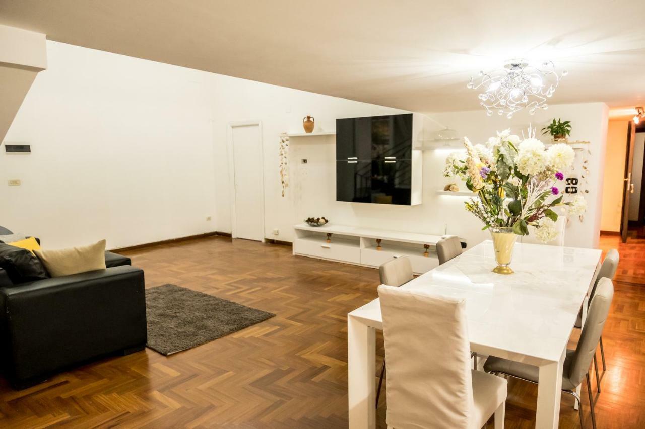 Il Salotto Di Nonna Cornelia 2 Hotel Napoli Ngoại thất bức ảnh